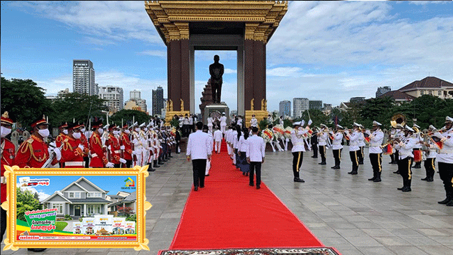 ស្ថាប័ននានា មន្រ្តីរាជការ និងបណ្តាគណបក្សនយោបាយ នាំគ្នាដាក់កម្រងផ្កាគោរព​ព្រះ​វិញ្ញាណក្ខន្ធ​អតីតព្រះមហាក្សត្រ